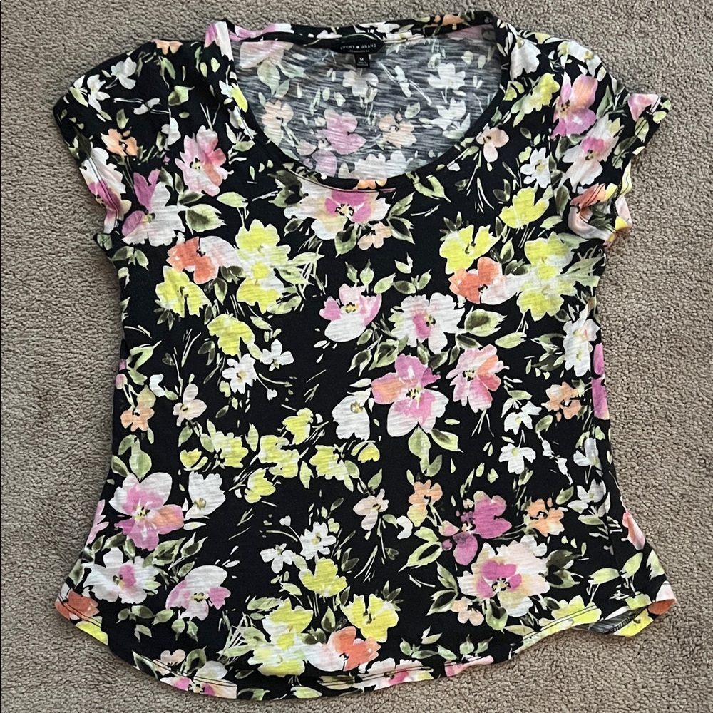 Lucky Brand Black Floral Short Sleeve Top- size Medium, EUC